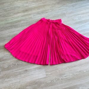 THML, Shocking Pink Pleated Culotte Pants. Size L. Like New.